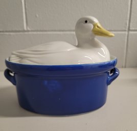 Vtg Hall Carbone Duck Casserole Dish 9 3/4' Covered Blue Pottery Excellent Condition