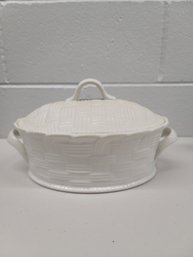 Hall 'BASKET WEAVE' Oval Covered Casserole Dish ~ Carbone Ivory ~ 10' X 7 3/4' Excellent Condition