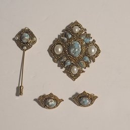 1960s Sarah Coventry Gorgeous Brooch And Earrings Set