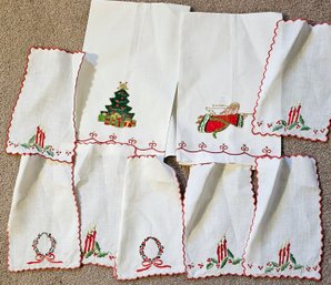 Vintage Embroidered Christmas Linens Like New