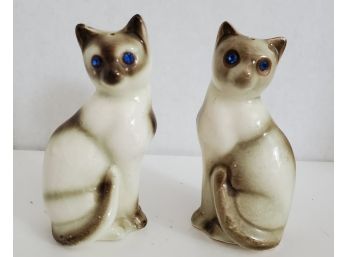 We Are Siamese If You Please. Vintage MC Ceramic Salt And Pepper Shakers