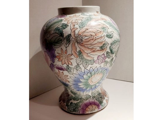 Lovely Large Vintage Hand Painted Chinese Vase In Great Condition!