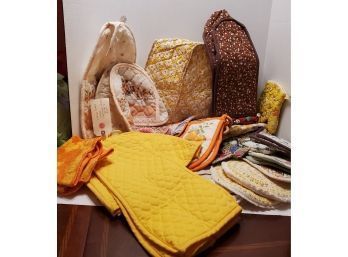 LOOK AT THAT YELLOW! Lot Of Vintage Potholders, Appliance Covers And More!