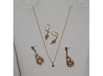 Stunning Simple Vintage Trifari Necklace And Amber Tone Earrings