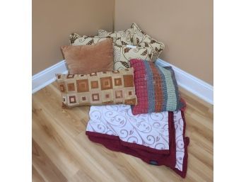 Decorative Throw Pillows And Blanket Excellent Condition