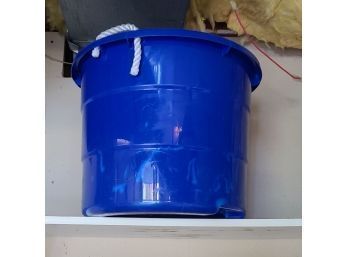 BLUE PARTY BUCKET