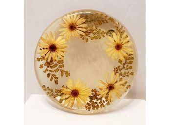 HOW CUTE IS THIS! Vintage MCM Lucite Pressed Flowers Footed Trivet
