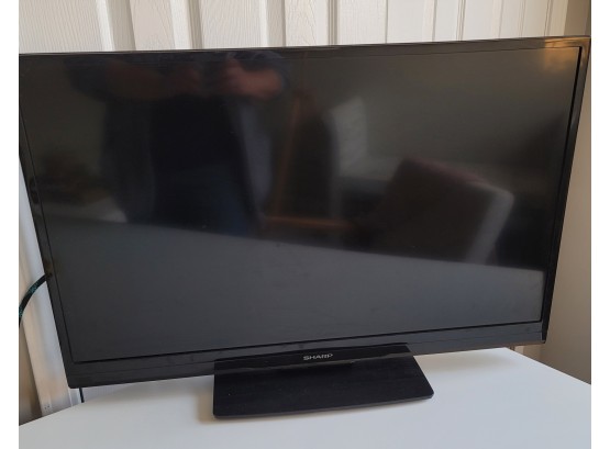 Sharp 32in Flat-screen TV Works