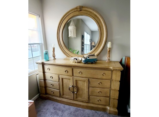 Excellent Condition Dresser With Mirror