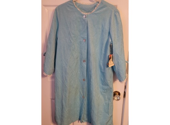 Vintage MCM NOS Allendale Baby Blue Button Down Robe Size Large Great Condition