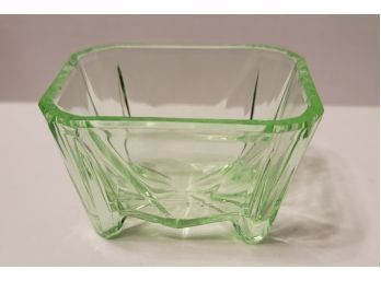 Vintage Uranium Glass- Possibly Salt Cellar. Great Condition Needs Cleaning 3x2