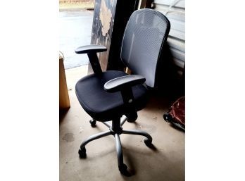Excellent Condition Rolling Adjustable Office Chair