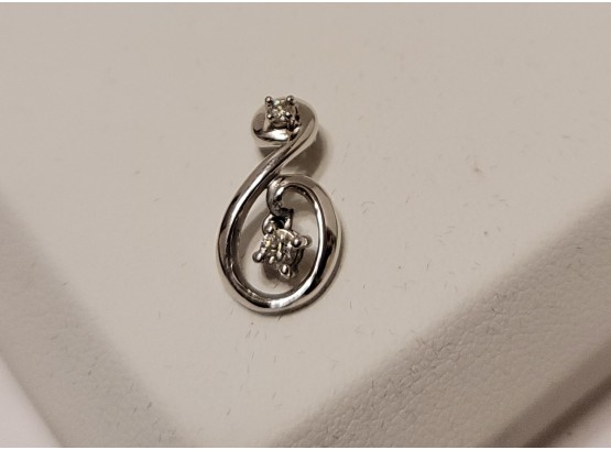 Like New! Solid 14kt White Gold And Diamond Pendant