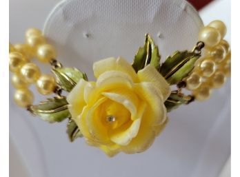 Just In Time For Spring! Lovely Vintage Faux Yellow Pearl Necklace With Floral Enamel Closure Exc. Cond!