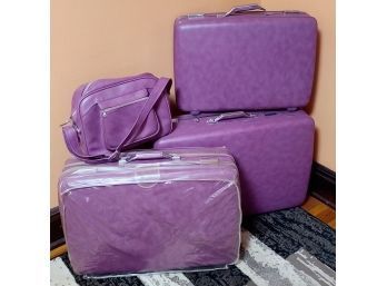 GUYS Amazing Condition Vintage American Tourister Purple Luggage Set With Pink Lining