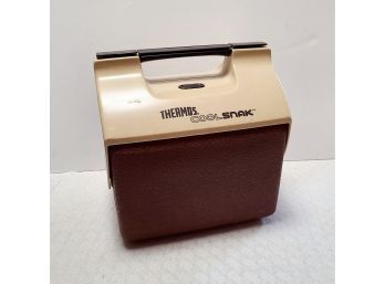 PERFECT THAT VINTAGE LEWK With This Vintage Thermos CoolSnak Cooler