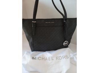 Like New! Michael Kors Initial Zipper Tote With Dust Bag 9 1/2x16 Excellent Condition!