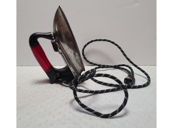 THAT RED BAKELITE HANDLE Vintage American Beauty Iron YOU BET SHE WORKS