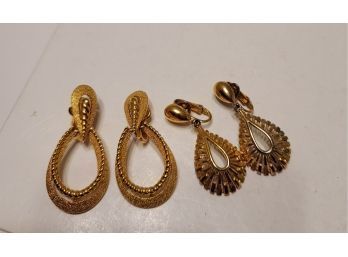 Two's Company! Two Pair Of Vintage 60s Crown Trifari Gold Tone Earrings Excellent Condition