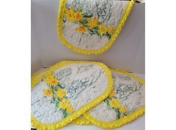 Set Of 6 Vintage MCM Quilted Daffodil Placemats