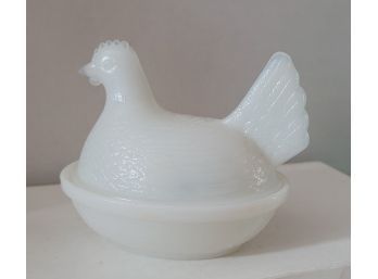 Vintage MCM Milk Glass Covered Hen Dish 4.5x4h Great Condition