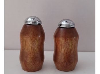 Beautiful Vintage Hand Turned Bloodwood Salt & Pepper Shakers Signed By The Artist Excellent Condition 3 1/4h