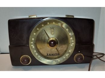 Very Cool! Vintage 50s Zenith Tubed Bakelite Radio