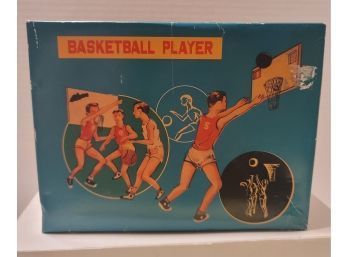 Have Fun At Your Desk! Retro Style Mechanical Basketball Player Table Top Game Great Condition