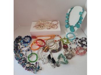 Beads, Beads, Beads! Incl. Vintage And New, Glass And Micro Jewelry And More Lot Excellent Condition