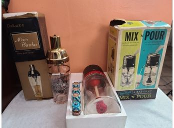 New In Boxes Midcentury Bar Shaker And Electic Mix And Pour