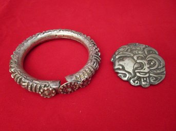 Embossed Round Brooch Pin And Bracelet, Tribal South American Or Mexican Design Silver - Unmarked