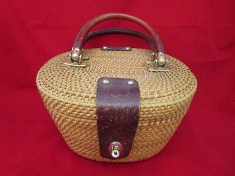 Vintage Ernest Basketweave Handbag.