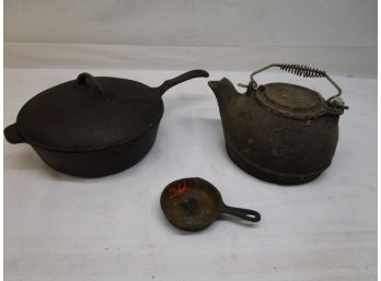 Wagner Cast Iron 10.5' Chicken Fryer With Lid, Cast Iron Kettle And 4' Skillet.