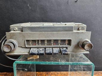 R36 - 1957 Ford Fairlane Car Radio