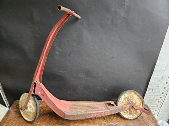 R101 - Vintage Metal Scooter - 38'x30'x6' - LOCAL PICKUP ONLY