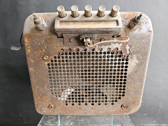 R139 - Unidentified Car Radio - Similar To GM