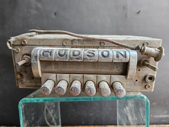 R142 - 1948-50 Hudson Car Radio
