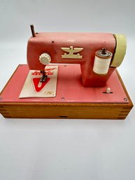 T165 1950's Pink Metal Child's Sewing Machine 10 X 5 1/2
