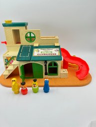 T22 1977-79 Fisher Price Sesame Street Clubhouse 17'x 10' X 10'