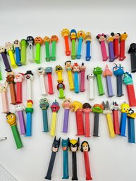 T62 Lot Of Miscellaneous Footed Pez Dispensers