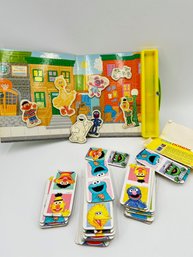 T68 Sesame Street Doodle Pad And Dominoes