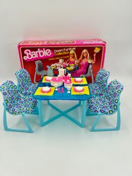 T75 1978 Barbie Dining Room Table And Chairs