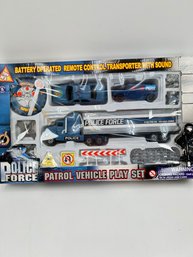 T102 2006 Police Force Patrol Vehicle Playset