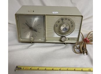 General Electric Clock Radio Works!