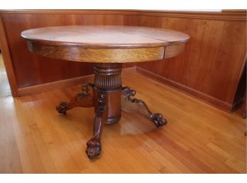 Circular Oak Pedestal Dining Table 30' X 44' With 1 Extension 9' - Carved Legs