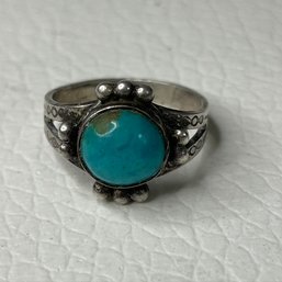 Sterling Silver 925 Ring With Turquoise Circle Cabochon Native American Patterns On Band Size 5.25