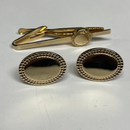 Vintage Oval Gold Tone Cufflink And Tie Clip Set