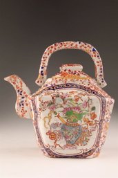 ANTIQUE CHINESE PORCELAIN TEAPOT SIGNED