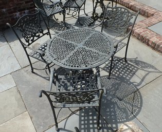 BEAUTIFUL  VINTAGE CAST CLASSICS LANDGRAVE OUTDOOR TABLE AND CHAIRS