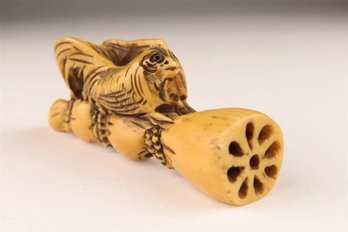 RARE JAPANESE VINTAGE NETSUKE SIGNED  ROOSTER ON LOTUS ROOT